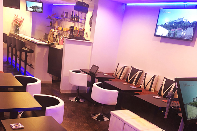 東高円寺のステージカラオケ